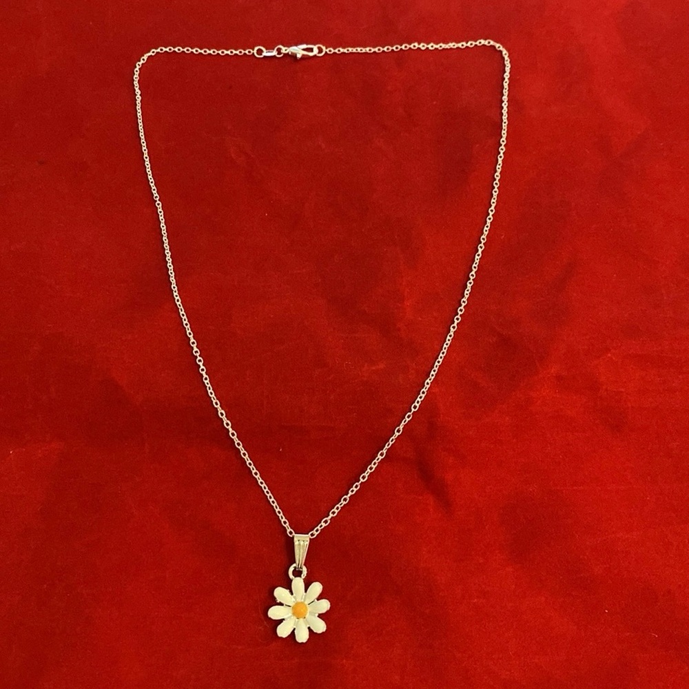 Daisy Pendant Necklace - Picture 3 of 8